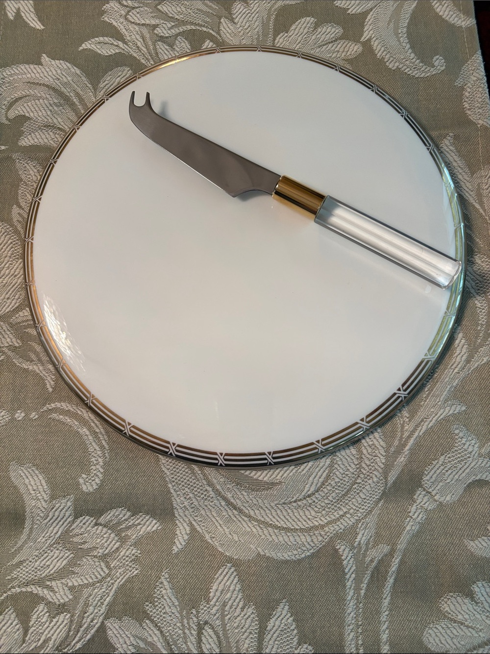 Mikasa White Cheese Plate with Gold Trim and Clear Handle Cheese Knife 10”‎